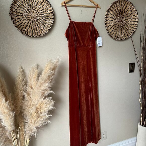 NWT Lovely Harper Velvet Halter Maxi Dress with Front Slit Auburn Moon Size 12 - Picture 8 of 13